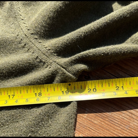 Banana Republic. Women’s Dark Green. Large Petite. GUC - Picture 4 of 12